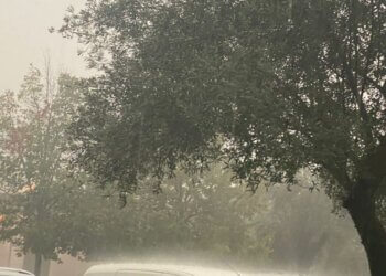 Tirana përfshihet nga stuhia, rrebeshe shiu në kryeqytet