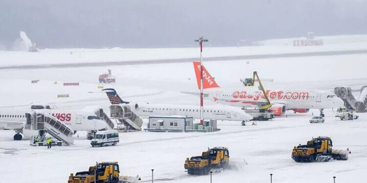 Në njërin prej tyre, pista pastrohet në vetëm 11 minuta – pse disa aeroporte e përballojnë borën më mirë se të tjerët?