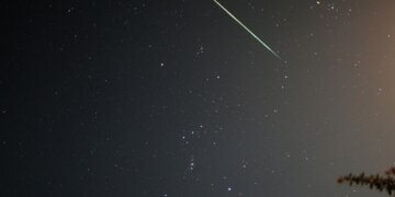 “Geminid” arrin pikun, mbi 150 meteorë mund të “bien” nga qielli!