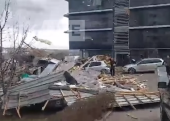 Era e fortë rrëzon kulmin e ndërtesës së Komunës së Prishtinës,  një i lënduar