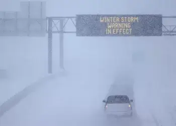 Stuhitë “paralizojnë” 12 shtete në SHBA, anulohen mbi 2000 fluturime