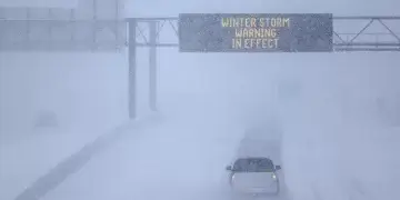 Stuhitë “paralizojnë” 12 shtete në SHBA, anulohen mbi 2000 fluturime