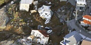 Pamje të tjera tronditëse pas tërmetit në Japoni