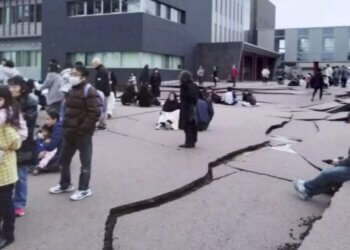 Rrugë të çara në dysh, njerëz të tmerruar – pamje nga tërmeti i fortë në Japoni