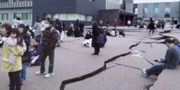 Rrugë të çara në dysh, njerëz të tmerruar – pamje nga tërmeti i fortë në Japoni