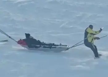 Qytetari në Brezovicë thyen këmbën, momenti kur intervenon ekipi i shpëtimit