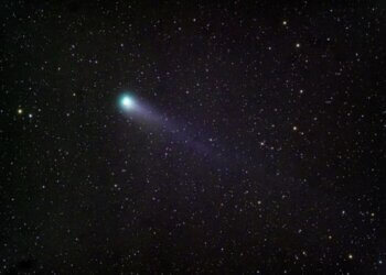 Afrohet kometa që kalon një herë në 71 vjet pranë Tokës