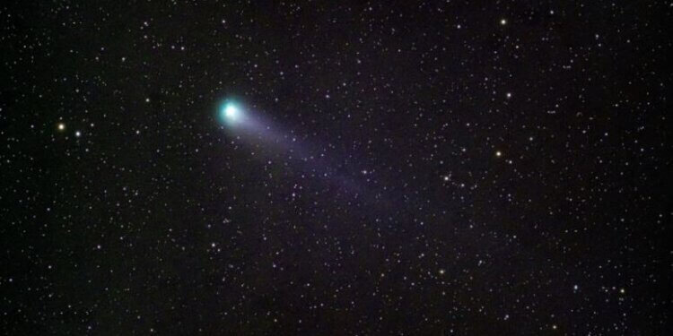 Afrohet kometa që kalon një herë në 71 vjet pranë Tokës