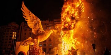 Valencia ‘po digjet’ dhe arsyeja është e pabesueshme: Shihni sesi spanjollët tradicionalisht e presin pranverën