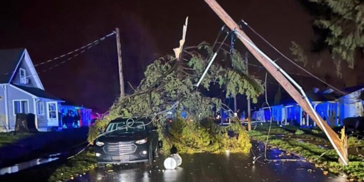 Tornado godet shtetin amerikan, tre të vdekur