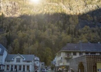 Një fshat i vogël është bërë i famshëm në Itali: Atje dielli nuk bie për disa muaj, por vendasit kanë një ide gjeniale