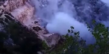 Skena dramatike pranë Mostarit – rrëshqitje masive e dheut, i tërë shpati bie në lum