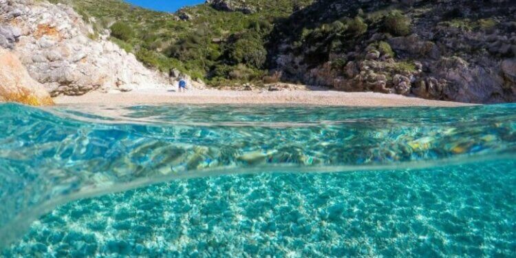 Brenda ishullit të mahnitshëm të Sazanit në Shqipëri, detaje që ndoshta nuk i keni ditur
