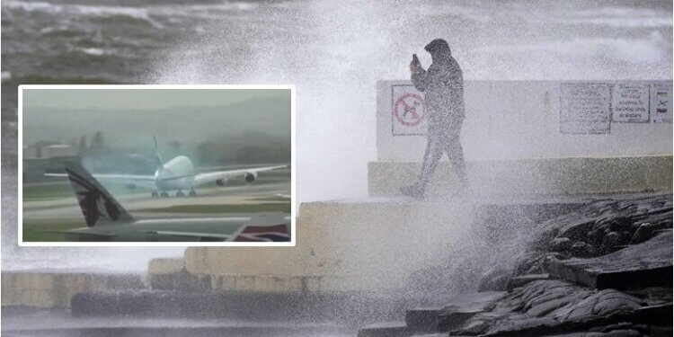 Një aeroplan ‘vetëm preku pistën’ dhe u ngrit në qiell: Mijëra njerëz pa rrymë, dhjetëra fluturime të anuluara pasi një stuhi goditi Britaninë e Madhe