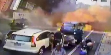 U duk se do ta pësojnë me jetë kalimtarët kur ndërtesa filloi të shembet në Tajvan, objekti 10 katësh mbeti e varur në këndin 45 shkallë