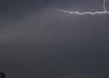 Rrufe në fushën e futbollit në Japoni, 18 fubollistë të plagosur, dy në gjendje të rëndë