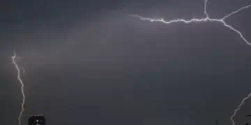 Rrufe në fushën e futbollit në Japoni, 18 fubollistë të plagosur, dy në gjendje të rëndë