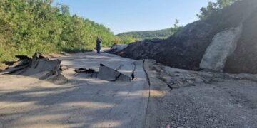 Shembet dheu, bllokohet rruga Gjakovë – Klinë