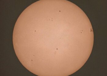 Dielli lëshon “valën elektromagnetike” më të madhe të zjarrtë në afro një dekadë!