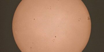 Dielli lëshon “valën elektromagnetike” më të madhe të zjarrtë në afro një dekadë!