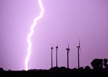 Rrufeja godet 10 persona në Gjermani