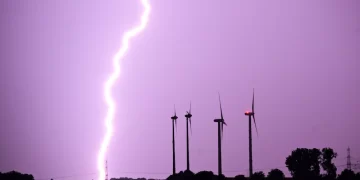 Rrufeja godet 10 persona në Gjermani