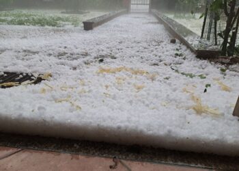 Pamje nga qyteti italian i mbuluar nga breshëri