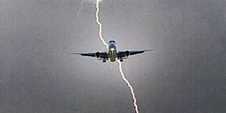 Rrufeja godet aeroplanin Cyrih-Shkup