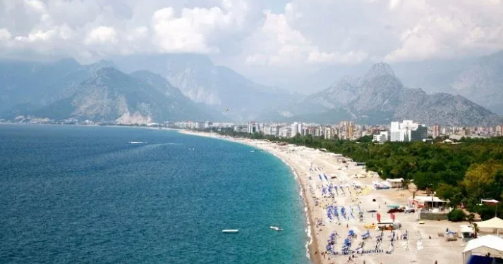 Temperatura shumë të larta në Antalya të Turqisë