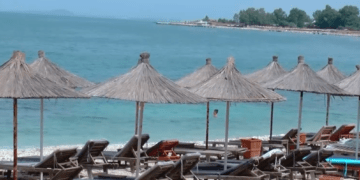 Pak pushues, plazhet e Vlorës thuajse bosh