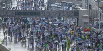 Pas vapës ekstreme, reshjet e shiut freskojnë pelegrinët myslimanë në Haxh