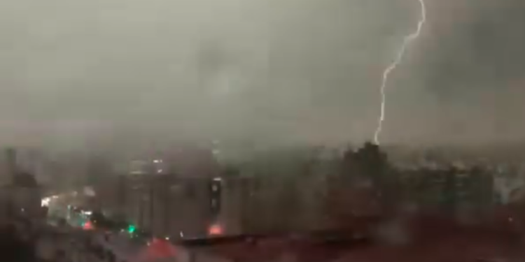 ​Shiu i dendur shkakton dëme të shumta në Prishtinë, qytetarëve u bëhet thirrje të evitojnë daljet