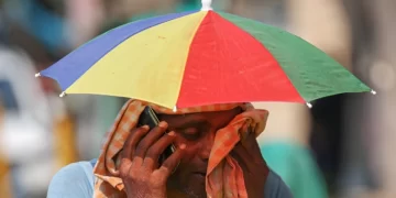 Të paktën 15 të vdekur nga nxehtësia ekstreme në Indi ndërsa temperaturat në disa zona lëvizin deri në 50 gradë Celsius