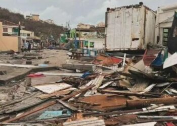 Tani pothuajse çdo banor i ishullit Union është i pastrehë, erërat që frynin me shpejtësi prej 240 km/h shkatërruan gjithçka