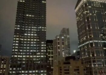 Një stuhi e fortë goditi SHBA-në, momenti kur sirenat bien në Chicago