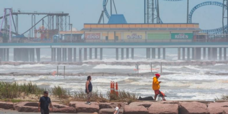 Shteti amerikan përgatitet për uraganin Berryl, evakuime dhe ndërprerje të energjisë