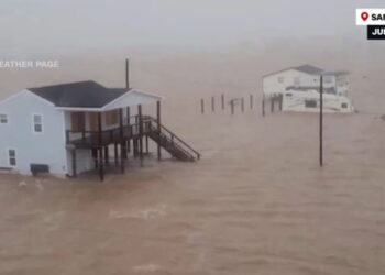 Stuhia tropikale Beryl mbyt dy persona në Teksas, miliona njerëz mbesin pa energji elektrike