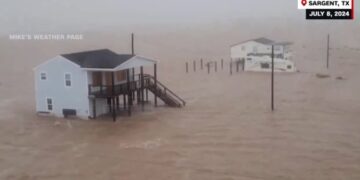 Stuhia tropikale Beryl mbyt dy persona në Teksas, miliona njerëz mbesin pa energji elektrike