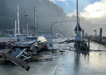 Stuhi të forta në disa pjesë të Zvicrës, bllokohen turistët