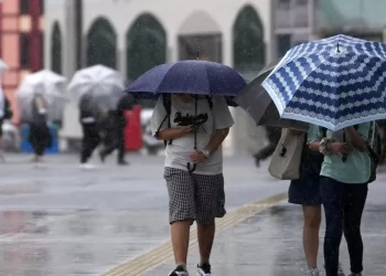 Stuhia e fuqishme pritet të godasë Japoninë, evakuohen njerëzit, Tokio anulon fluturimet dhe trenat
