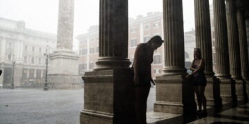 Stuhi në Romë, rrufeja shkakton dëme