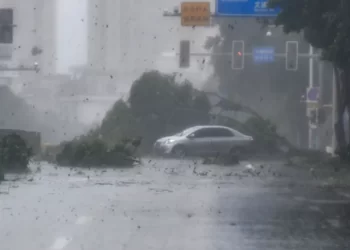 Tajfuni Yagi vazhdon të shkatërrojë Vietnamin duke lënë rreth 200 të vdekur