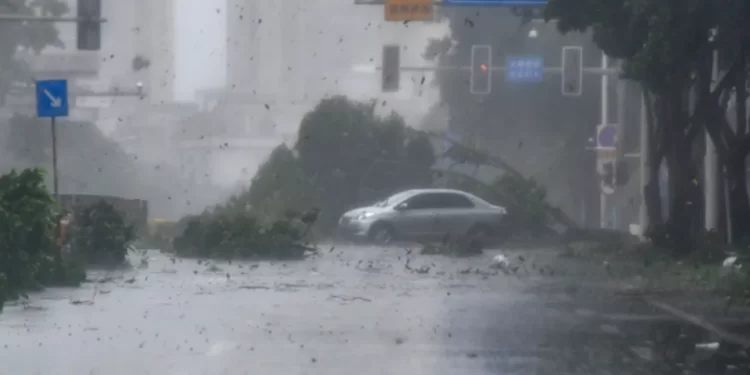 Tajfuni Yagi vazhdon të shkatërrojë Vietnamin duke lënë rreth 200 të vdekur