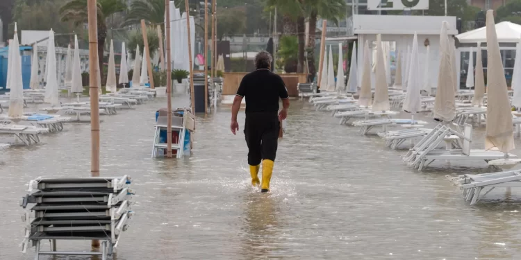 Italia veriore nën ujë nga stuhia Boris, evakuohen mijëra njerëz, mbyllen edhe shkollat