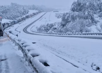 Stuhitë e borës në Afrikë të Jugut ua marrin jetën dy personave