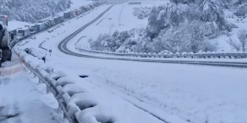 Stuhitë e borës në Afrikë të Jugut ua marrin jetën dy personave