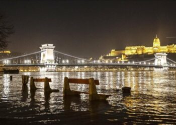 Ndërtesa historike e Parlamentit të Hungarisë preket nga përmbytjet