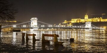 Ndërtesa historike e Parlamentit të Hungarisë preket nga përmbytjet