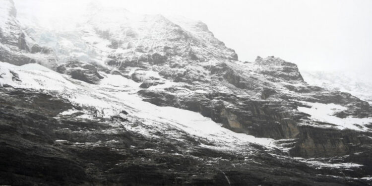 Çfarë po ndodh në Alpe? Shkrirja e akullnajave detyrojnë Zvicrën dhe Italinë të ripërcaktojnë kufirin