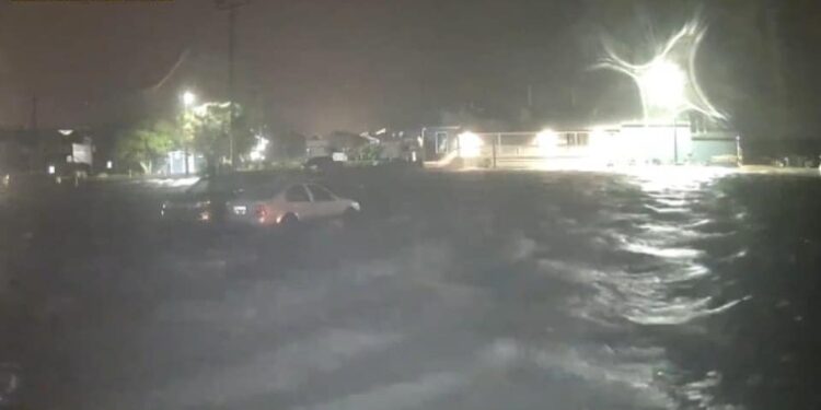 Uragani Milton”zbarkon” në Florida, dy milionë njerëz pa energji elektrike